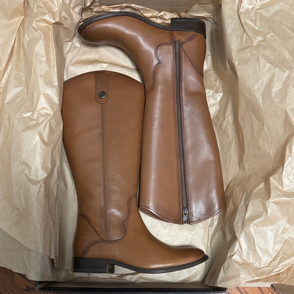 FRYE Marissa Medallion Cognac Tall Leather Zip Boots Women’s Size: 6 new in box - Picture 4 of 8